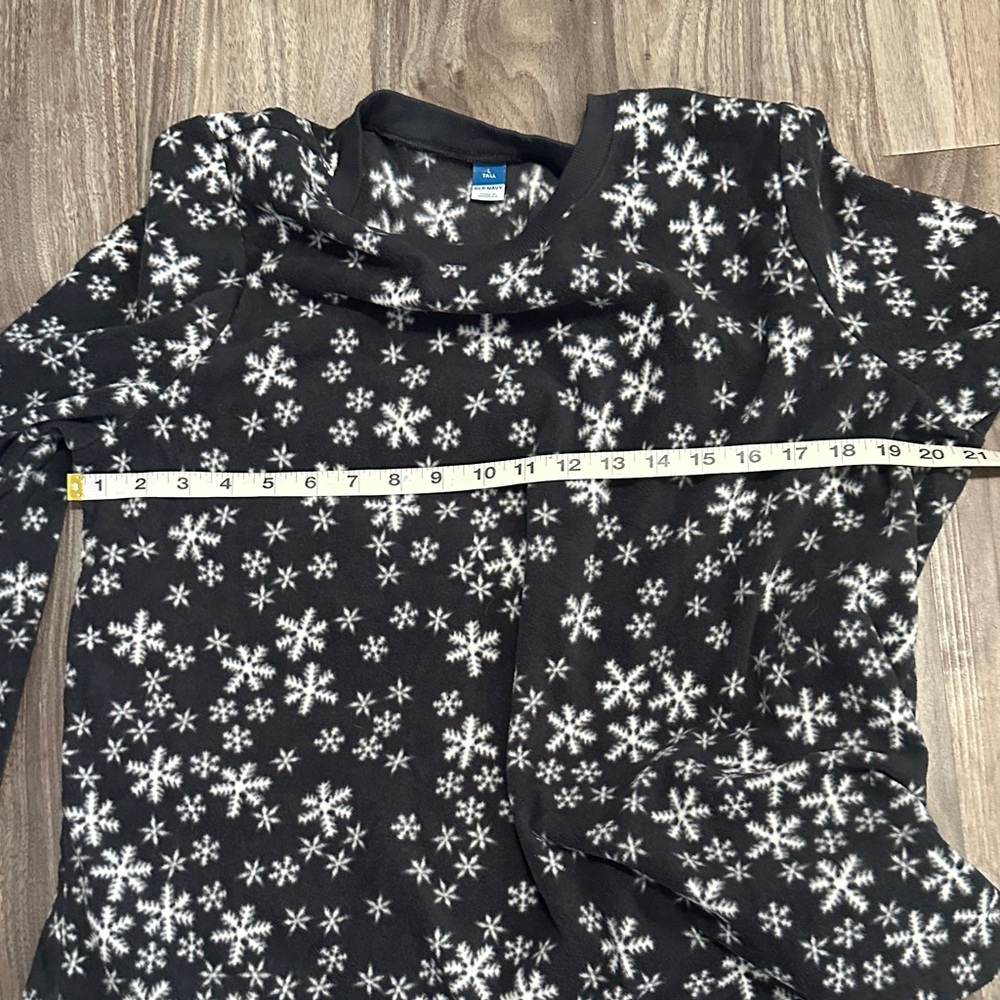Old Navy Women's Black and White Snowflake Pajama Set - Picture 3 of 8